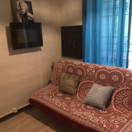 Studio "Maryline" Sejours Parisiens Abordables - Rez De Chaussee Sur Beau Patio Ombrage- Accessible Handcaps - Grand Canape-Lit Clic Clac 2 Places - Cuisine Equipee - Salle De Bains - 5 Minutes Du Metro Brochant Ligne 13,Bus 74 Et 31 Zewnętrze zdjęcie