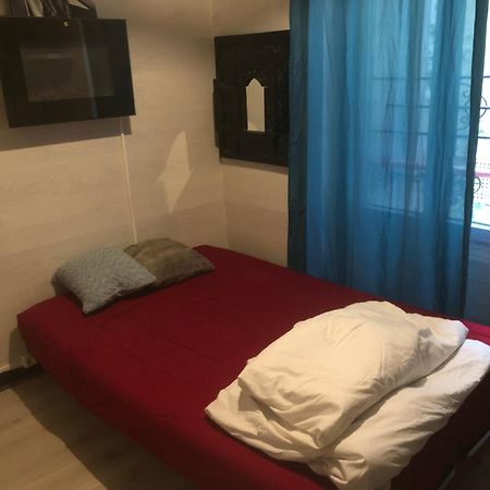 Studio "Maryline" Sejours Parisiens Abordables - Rez De Chaussee Sur Beau Patio Ombrage- Accessible Handcaps - Grand Canape-Lit Clic Clac 2 Places - Cuisine Equipee - Salle De Bains - 5 Minutes Du Metro Brochant Ligne 13,Bus 74 Et 31 Zewnętrze zdjęcie