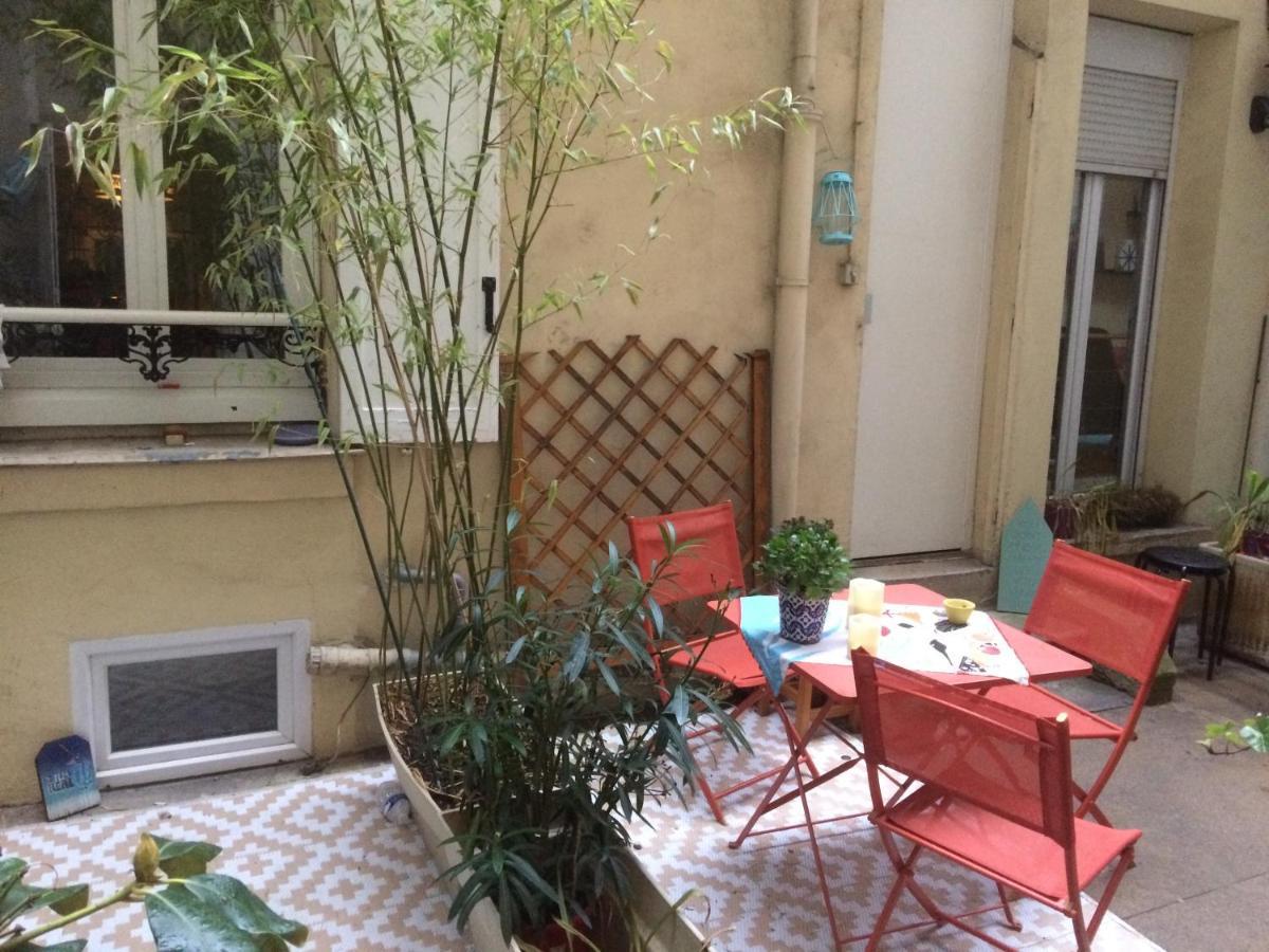 Studio "Maryline" Sejours Parisiens Abordables - Rez De Chaussee Sur Beau Patio Ombrage- Accessible Handcaps - Grand Canape-Lit Clic Clac 2 Places - Cuisine Equipee - Salle De Bains - 5 Minutes Du Metro Brochant Ligne 13,Bus 74 Et 31 Zewnętrze zdjęcie