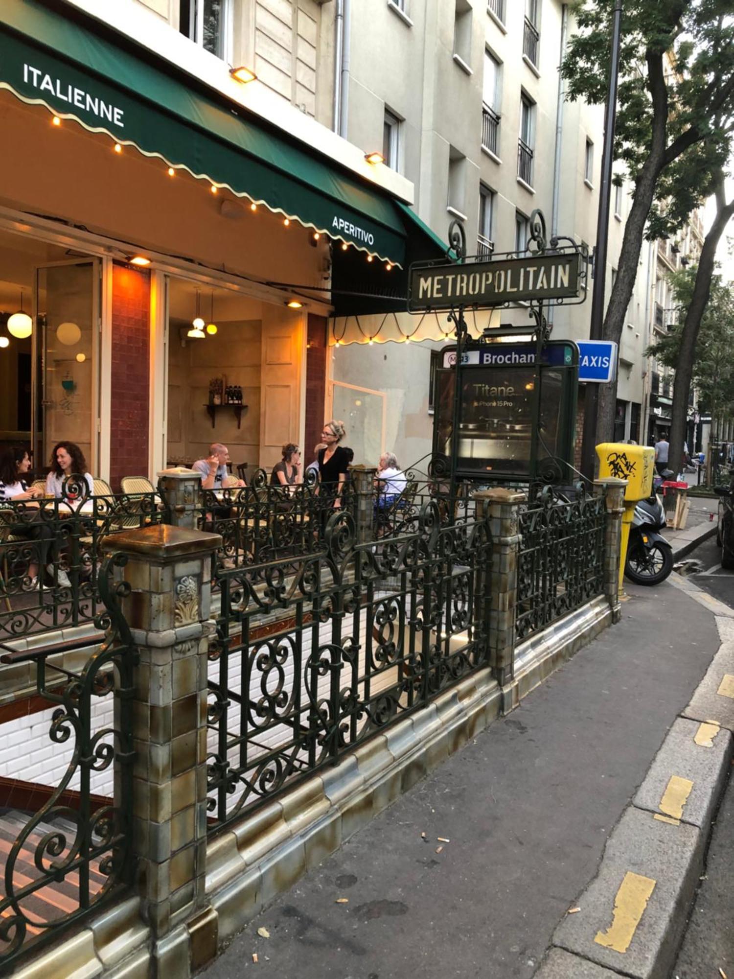 Studio "Maryline" Sejours Parisiens Abordables - Rez De Chaussee Sur Beau Patio Ombrage- Accessible Handcaps - Grand Canape-Lit Clic Clac 2 Places - Cuisine Equipee - Salle De Bains - 5 Minutes Du Metro Brochant Ligne 13,Bus 74 Et 31 Zewnętrze zdjęcie