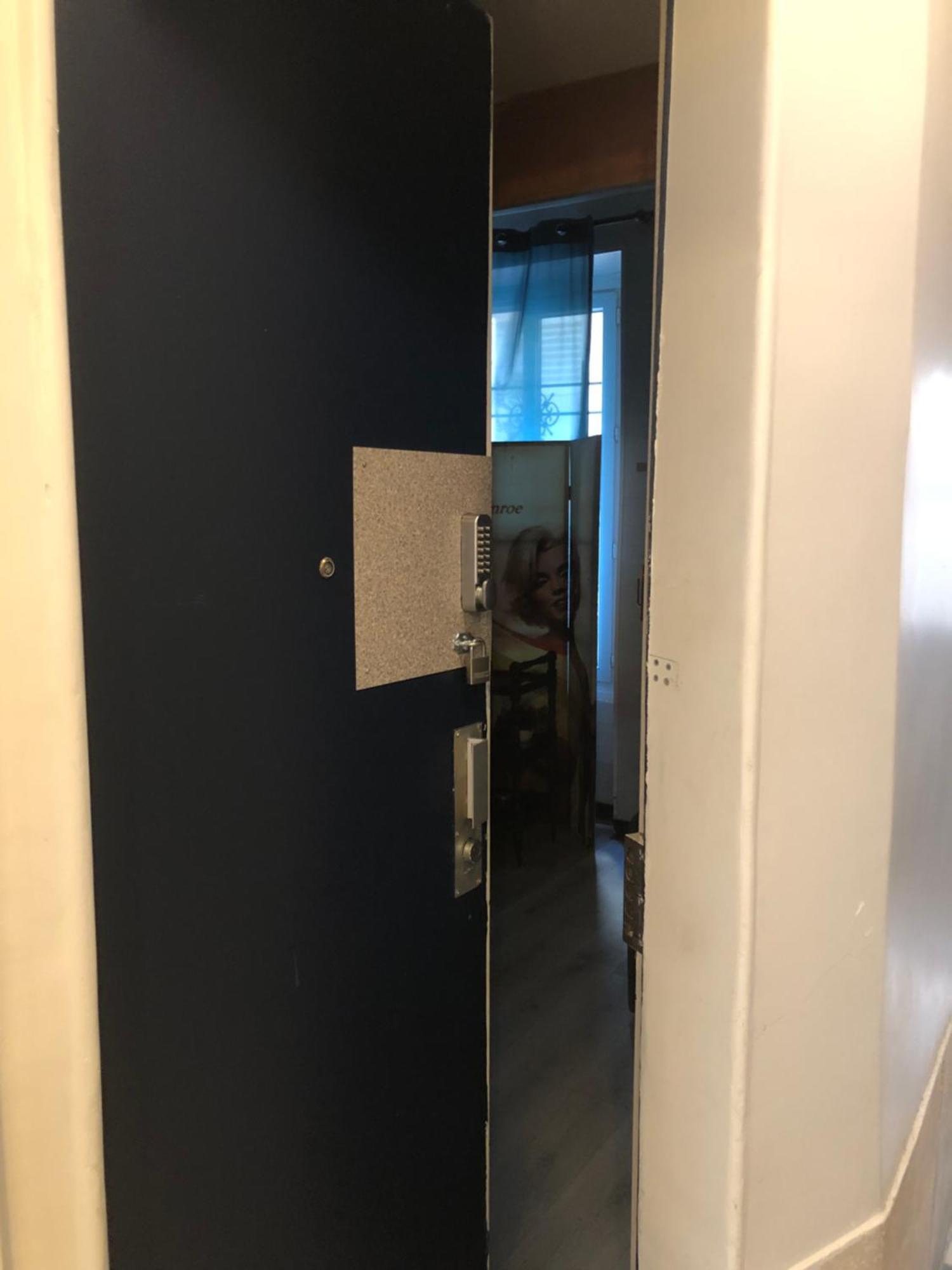 Studio "Maryline" Sejours Parisiens Abordables - Rez De Chaussee Sur Beau Patio Ombrage- Accessible Handcaps - Grand Canape-Lit Clic Clac 2 Places - Cuisine Equipee - Salle De Bains - 5 Minutes Du Metro Brochant Ligne 13,Bus 74 Et 31 Zewnętrze zdjęcie