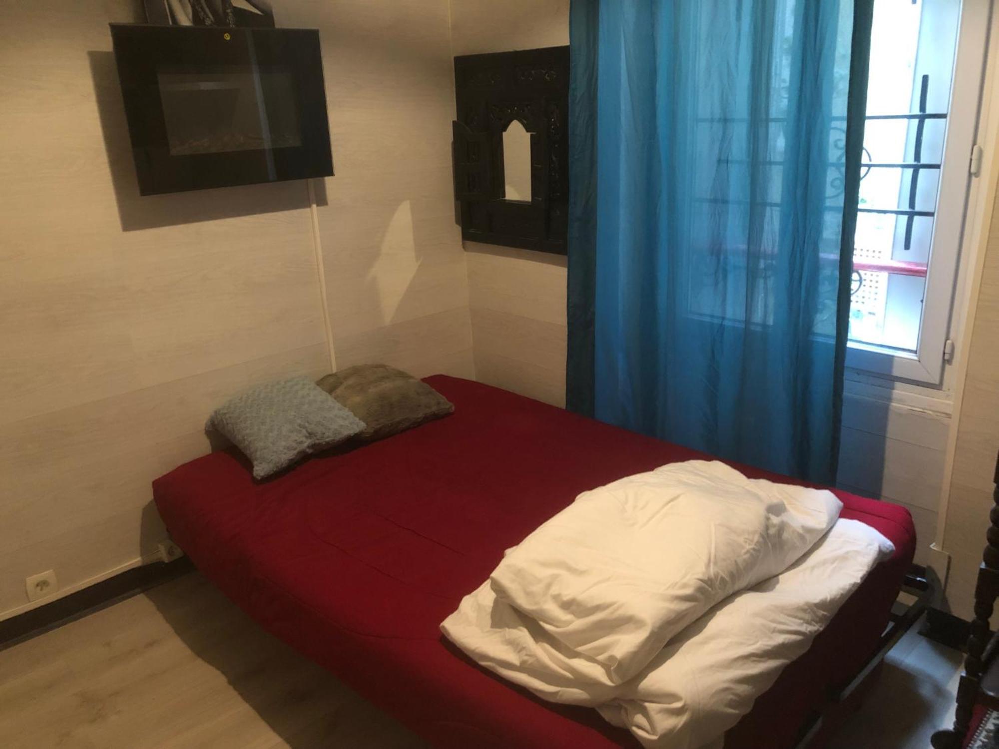 Studio "Maryline" Sejours Parisiens Abordables - Rez De Chaussee Sur Beau Patio Ombrage- Accessible Handcaps - Grand Canape-Lit Clic Clac 2 Places - Cuisine Equipee - Salle De Bains - 5 Minutes Du Metro Brochant Ligne 13,Bus 74 Et 31 Zewnętrze zdjęcie