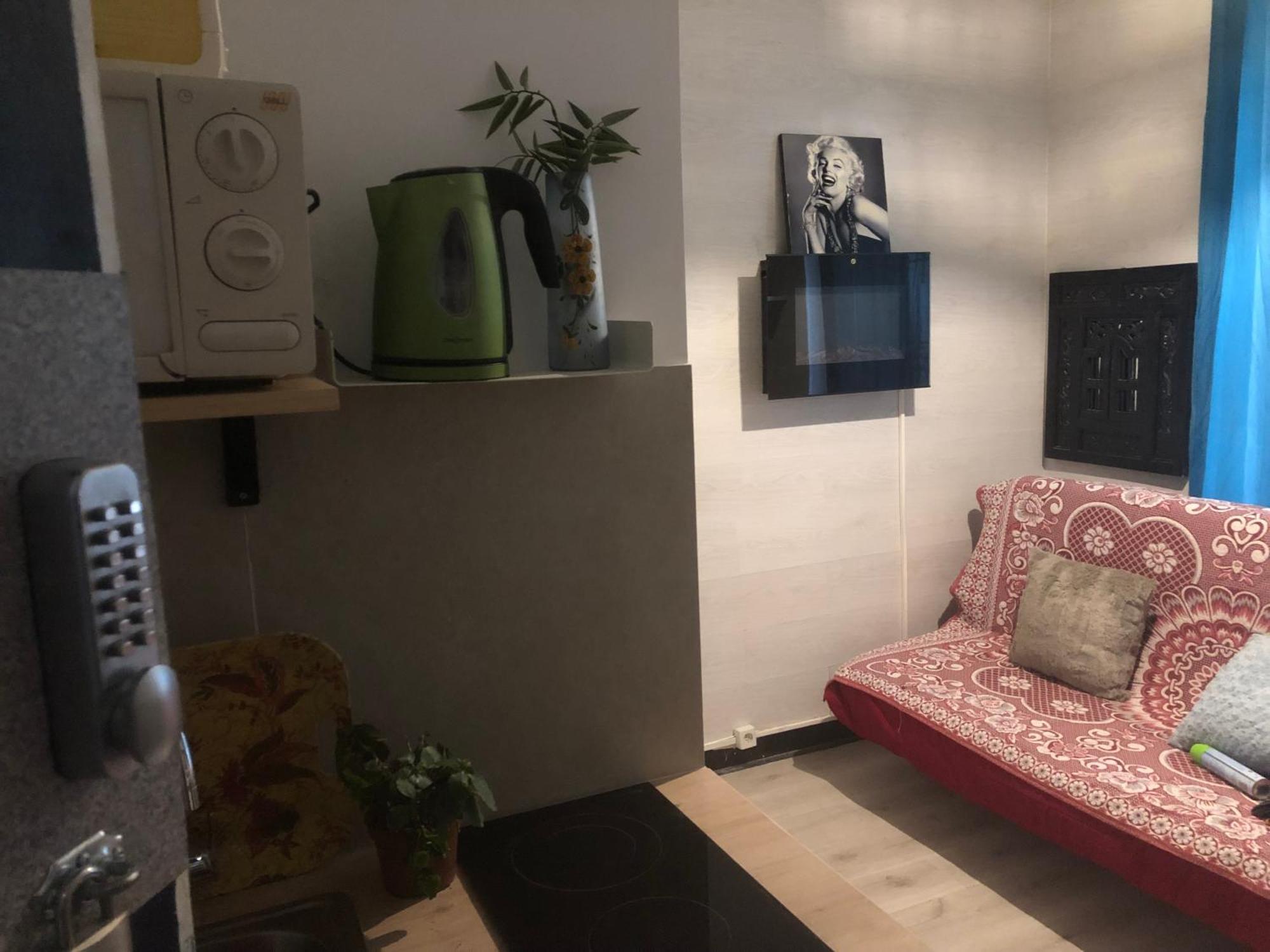 Studio "Maryline" Sejours Parisiens Abordables - Rez De Chaussee Sur Beau Patio Ombrage- Accessible Handcaps - Grand Canape-Lit Clic Clac 2 Places - Cuisine Equipee - Salle De Bains - 5 Minutes Du Metro Brochant Ligne 13,Bus 74 Et 31 Zewnętrze zdjęcie
